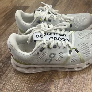 On Cloudswift Kids Sneakers in Light Gray with Lime Accents